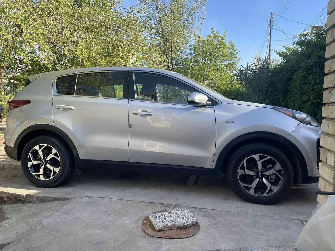 كيا سبورتج 2021 وارد امريكي ، ماشية 60 الف كيلو متر ، حادثها مرفق بالصور جاملغ ايسر امامي مصلح بارد اي صبغ ما بيها بس الدعامية ، السعر 162 ورقة ، بغداد / الشعب 
***********
