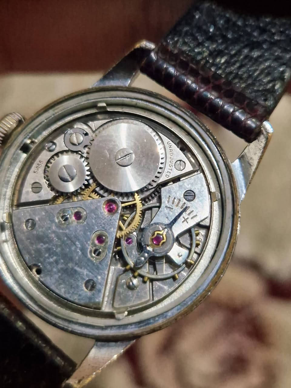 سلام عليكم ساعة سويسري فنتج انتاج ٥٠  نصب تكويك الساعة كلش حلوة بالبس نازكة
مينة  شكل جميل نازك   مثل ما موضح ونضيفة جدا نادر هيج ساعة انتاج ٥٠ هيج نضافة ولا مستبدل  اي قطعة من المكينة    سعر الساعة ٩٦ وبيهة مجال   اي استفسار راسلني وانة خادم


**إذا كنت صاحب هذا الإعلان وتريد حذفه لأي سبب، رجاءا أرسل رسالة إلى الدعم الفني**