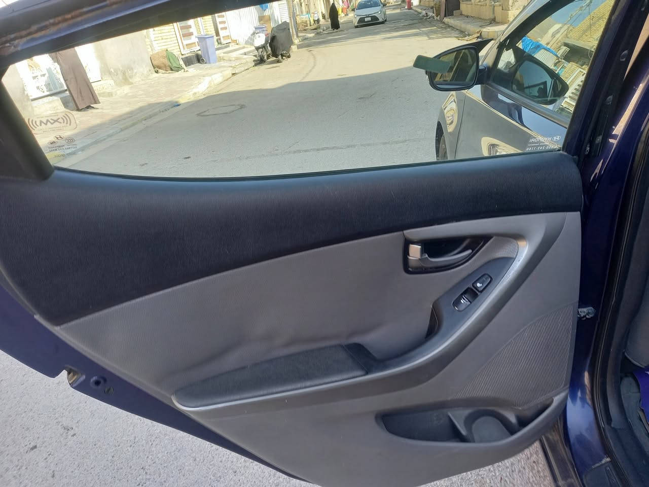 النترا ١٣امريكي مكينه ٢٠٠٠دوش جديده قبل ١٥يؤم شادها ضربتها بالجنطه واصله للحوض بيها قبق جنطه مبدل 
مكينه كير كفاله 
حداديه تبريد كهربائيات كلها شغاله 
فتحه
شاشه 
تحكم استيرن
سياره جاهزه مابيها نقص وبيها سؤنار موضح فيه كل شي 
رقم بغداد الجديد شرط التحويل مكان السياره واسط سعر ٩٨ومجال قليل
***********
***********
