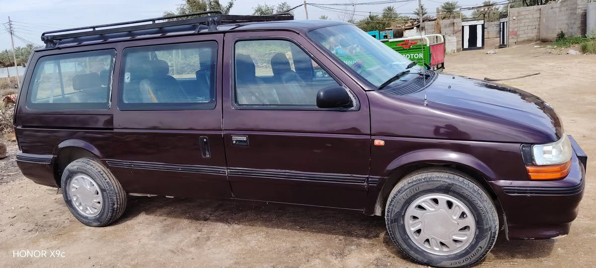 السلام عليكم سياره للبيع دوج كلايزر مديل 93 السياره حلوه جاهزه مصبوغه جماليه السياره احله من الصور تجي وتشوف السعر 40 وبيه مجال حك الجيه كربلاء لامام عون.  ***********
