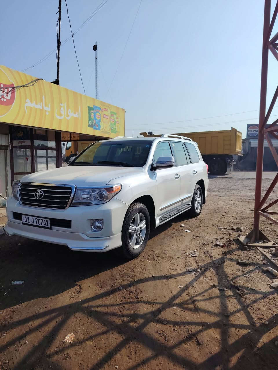 سلام عليكم لاندكروزر 2012 مكفوله من صبغ فقط ٣ تبديل بلاد يعني بدون صبغ ماشيه ٢٠٠ سعر ٢٩٠ وبيه مجال *********** مكان بغداد بسمايه
