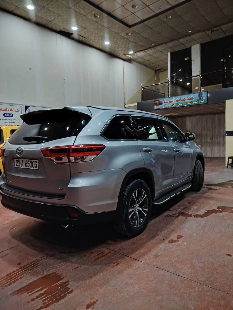 تويوتا هايلاندر le
موديل 2018
لون سلفر قطعه وحده صبغ مكينة وكير بالشرط 
مكان السيارة كركوك دفتر بانزين بيها 
*********** كركوك, العراق
