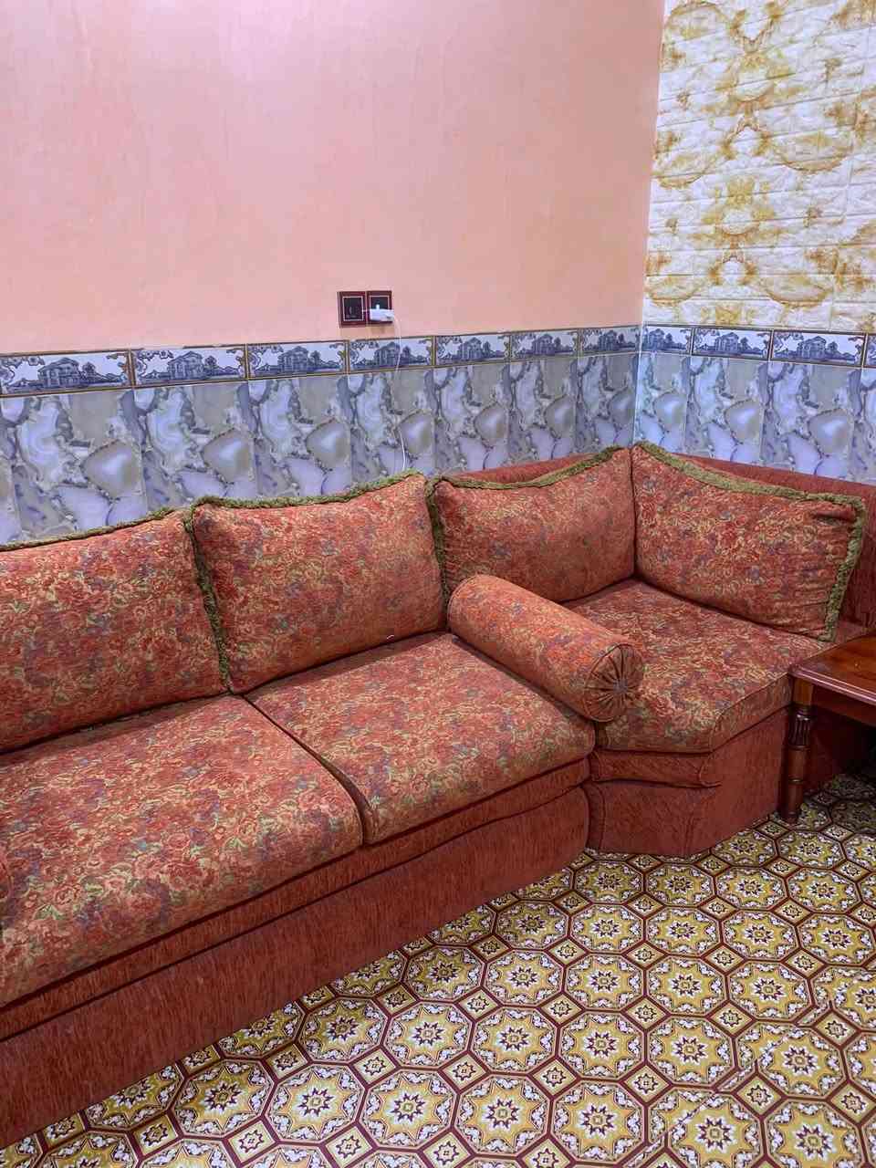 جلسه عربيه عاليه للبيع نضافه ١٠٠ بالميه السعر ٣٥٠ وبيها مجال المكان البصره قضاء الصادق  هاتف ***********
