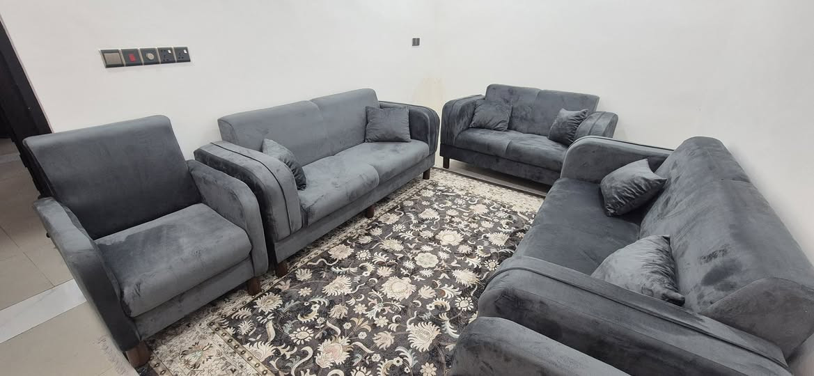 تخم ١٠ مقاعد جديد مامستعمل  سعره ٤٥٠ وبي مجال المكان بابل للاستفسار
0785 000 6080
