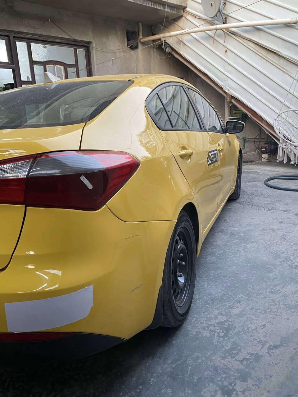 سلام عليكم سيارة كية فورتي موديل 2014وارد امريكي حادثهة جاملغ امامي بدون دواخل وبل عراق بيهة طخة  بل جاملغ لخلفي سيارة كلش حلو ونضيفة مكينة دوش كير خير من الله سعر 100بسمي اذا اكو مراوس بسوناتة او اوبتمة مقدس رقم الهاتف ***********مكان بغداد البلديات
