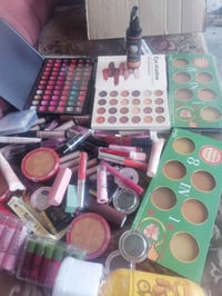 شلعة مكياج • ٧٢ قطعة