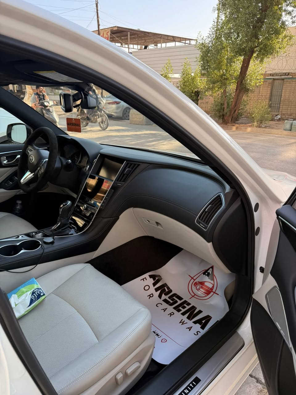 فئة سنسوري Q50 2023
دون حادث فقط سرقه 
صبغ دعامية امامي فقط 
السياره جديدة 
بدون مصرف 
ماشيه 7,850 كيلو  بعدها زيرو 
للاستفسار *********** 
العنوان بغداد زيونة
