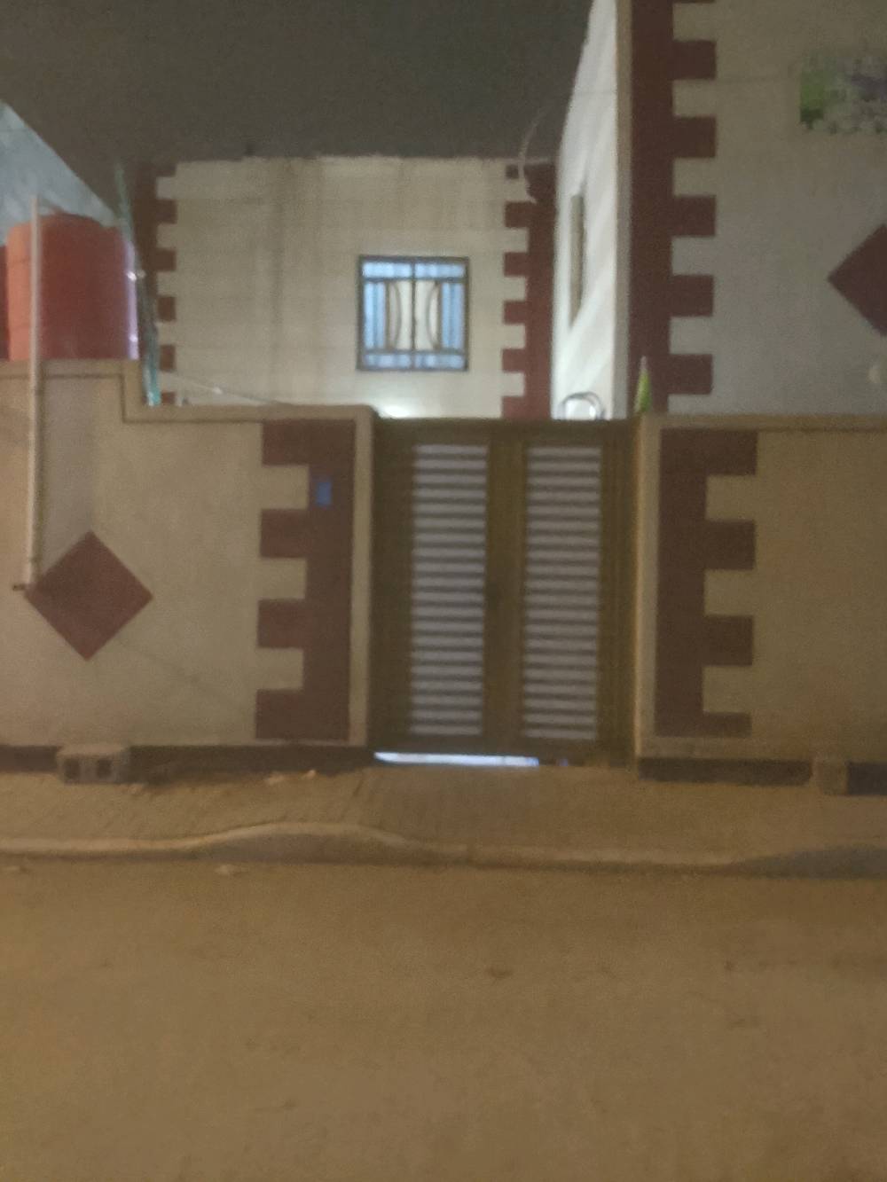 دار للبيع مساحه 200 واجهه 10 ونزال 
20 طابو صرف القبله قرب حسينيه الشيخ مله خليل المالكي البيت بي قاصرين 