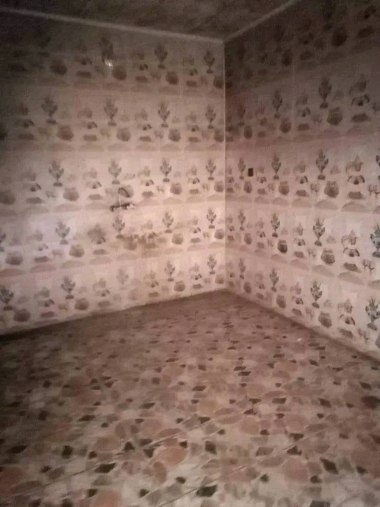 دار للإيجار 100م حي النداء منطقة 59 غرفة وصالة واستقبال ومطبخ وصحيات  من عمود 23 وتنزلون للحي اتصال ***********
