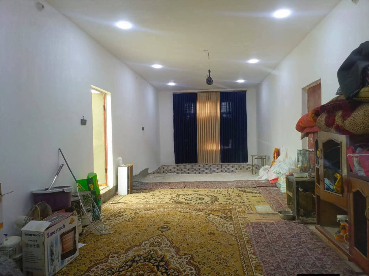 السلام عليكم 
دار للبيع مع قطعة ارض منفصله عن البيت سياج وباب منفصل
طابو زراعي سند ٢٥
العنوان // بابل المدحتيه حي علي قماره على الجه اليسرى
سنة البناء /حديث
المساحة البيت //٢٦٠متر
نوع البناء طابوق السقف صب كونكريت اشراف مهندس مدني
بناء حديث
تحويل البيت ثاني يوم بعد الشراء
تفاصيل البيت طابقين ويتكون من
عدد الغرف 2
استقبال 
صاله كبيره
مطبخ حار وبارد
ممرات جانبيه وخلفيه
طارمه +حديقه 
صحيات داخليه و خارجيه
خدمات كامله 
الطابق الثاني غرفة نوم عدد ٢هيكل غير مسقف
السعر البيت //١٢٥وبي مجال
مساحة القطعه //٢٠٠متر
سعر القطعه //٣٥وبيه مجال
ملاحظة يباع البيت مع القطعه أو من غير القطعه 
للاستفسار
مراجعة مكتب دلالية وائل الهندي 
شارع ٦٠ قرب سلوان أبو الكاشي مقابيل فرع علي قماره 
*********** وائل الهندي
***********ابو علي
