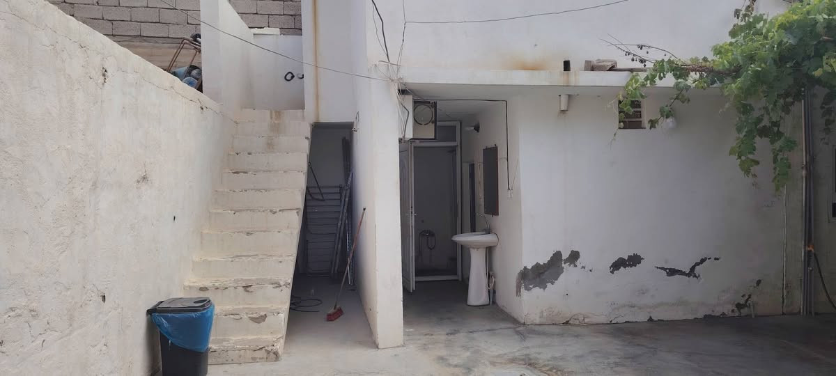 رقم إعلان ٢٠٤٦
نوع عقار رقم زراعي
دار للبيع٢٨٠متر طابقين ٣محلات تجاري مقابل مول ديار  على شارع عام سف مجمع هونر مكان كلش حلو
يتكون غرفتين نوم
استقبال
مطبخ
صحيات
كراج سياره
طابق الثاني غرفتين
َطبخ
صحيات
للاستفسار
***********واتساب
***********فايبر
عقارات گوڵا ن فی کرکوک
