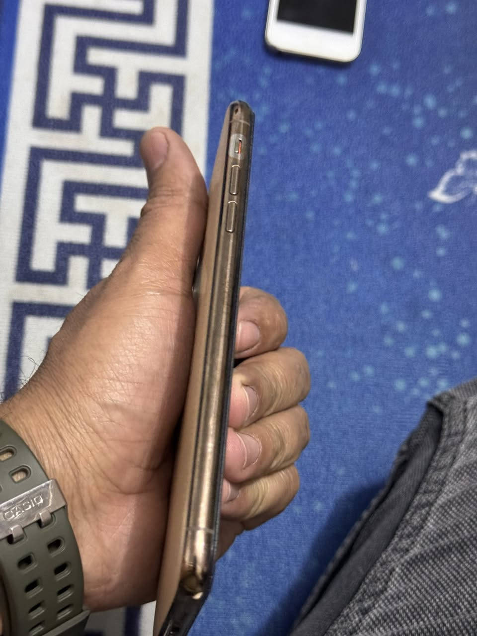 سلام عليكم ايفون 11 برو ماكس  ذاكرة 256 للبيع سعر 380 الف وبي مجال العنوان كوت داموك رقم موبايل ***********
