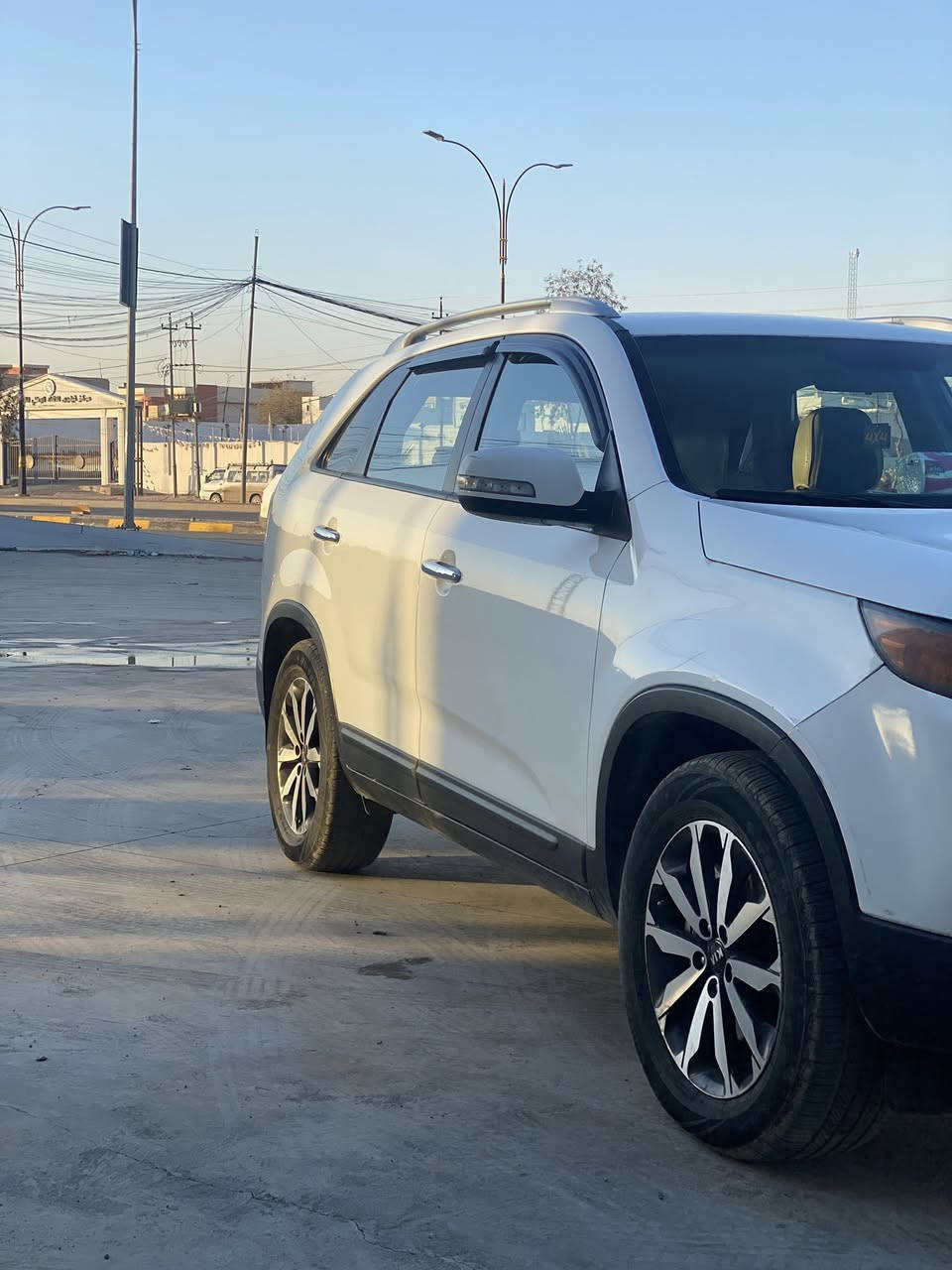 السلام عليكم كيا سورنتو 2013رقم دهوك جديد فول مواصفات ما عدا البصمة والبانوراما السيارة بيها صبغ بوند فقط بدون دواخل مكينه مفتوح بس مبدل رواجز  
السعر 148وبيها مجال 
للاتصال على الرقم ***********او ***********
