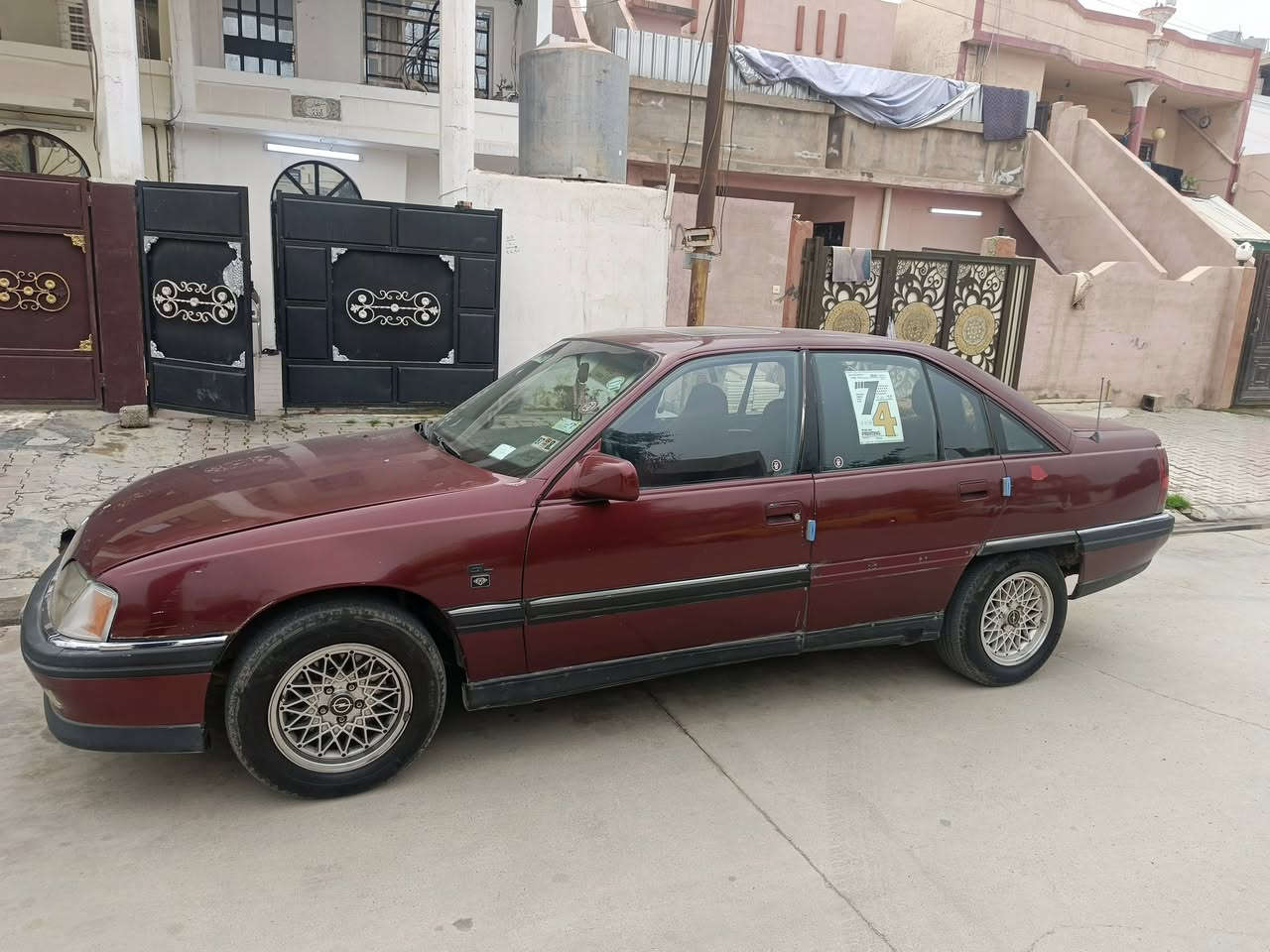 اوميكا 92 شرط محرك وكير 20 بلادي اوتماتيك وشرط التحويل و الوكاله رقم كركوك وبيها بطاقه بنازين بدون دواخل والسنويه لل 28 تخم تايرات جديده وصدر امامي جديد السياره خير من الله السعر 38 وبيها مجال بسيط ***********
