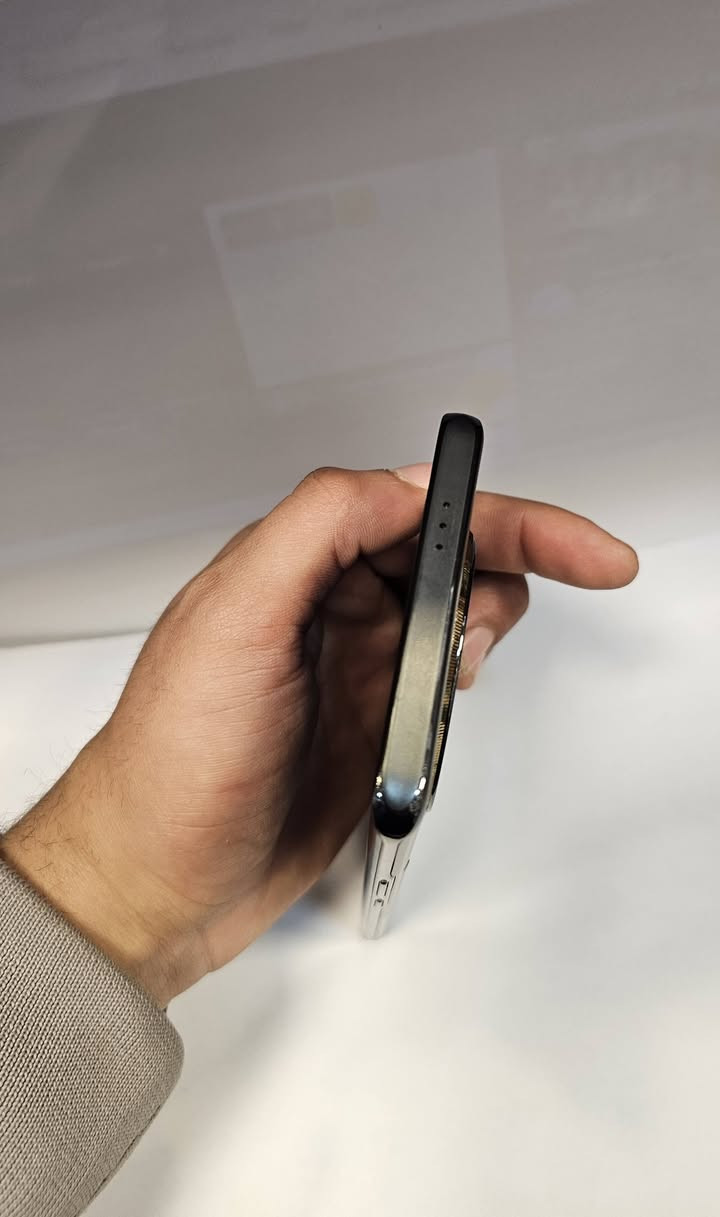 جهاز هونر X9c
جهاز نظافته 100%
ذاكرته 256 عشوائية 8
بطارية 6600
جهاز اخو الجديد صار شهر من مفتوح من الكارتونه
ملحقاته كامله كارتونه وشاحنه 
السعر 320 الف
رقم ***********
