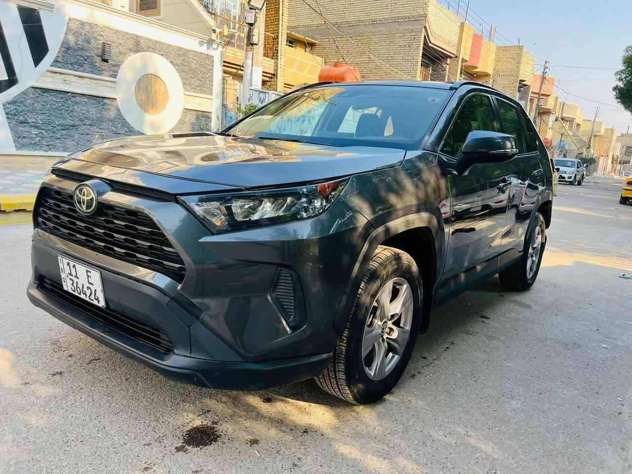 السلام عليكم عندي راف فور للبيع موديل 2023 وارد امريكي حادث بنيد فقط بيها تعديل براس الشاصي الامامي السونار مرفق بالمنشور رقم بغداد بأسمي فوول مواصفات 1/1 
1-فتحة 
2-بصمة 
3-شاشة جبيرة 
4-كامرة دوارة 
5-اشاير بالمري 
6-كشن السايق كهرباء 
7-ويل كروم 
8-لايتات زنون عالي وناصي 
9-رادار امامي 
10-رادارات جانبية 
11-نظام كار بلي ويه البلوتوث 
12-اوتو هولد 
13-نظام اطفاء السيارة عند الوقوف 
14-فور ويل 
15-مكينة 2500 
16-حساسات خلفية 
17-هند بريك بصمة 
18-تدفئة بالستيرن 
19-تدفئة بالكشنات 
20-نظام صعود المنحدرات 
21-ثلاث وضعيات قيادة 
وبعد بيها مواصفات هواية ممذكورة مكان السيارة بغداد الطوبجي رايدها ب 178 وبيها مجال للاستفسار الاتصال *********** بغداد, العراق
