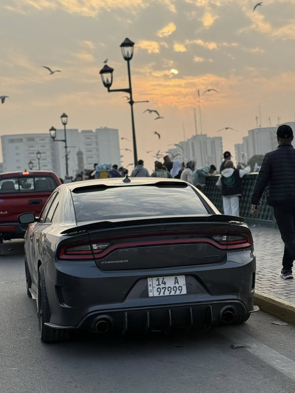 السلام عليكم  تشارجرRT للبيع مديل 2016 وارد كندي  المحرك (5700) السيارة نضيفة وحلوة ومواصفاتها فول للاخير من فتحة سقف وتحكمات ستيرن و كشنات كهربائية وبصمة تشغيل عن بعد بل اضافة السيارة رقمها مميز وتحويل مباشر باسمي حصرا 
بلنسبة لحادثها بلعراق دعامية امامية وداخله تقرير غرق للدوسة بس بل اسم غرق السيارة جاهزة وكاملة من كلشي الحدادية جديدة لايتات زنون وسنويتها جديدة والسيارة استخدام شخصي مامتعوبة 
السعر 193
رقم الهاتف 
***********
