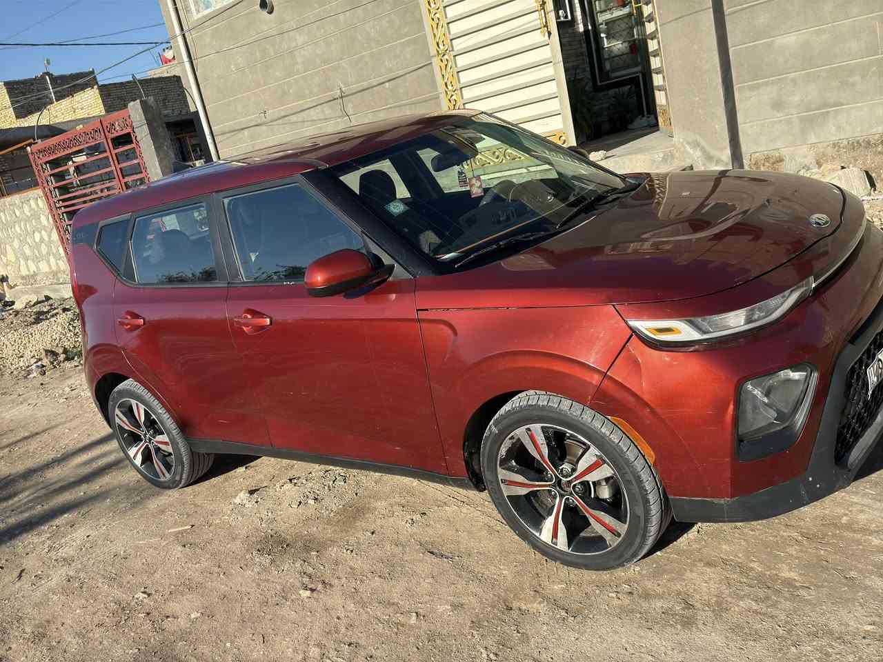 السلام عليكم سياره صول موديل 2020  أمريكي حادثه جاملغ وبنيد وبارد بل باب الصدر فقط بدون دواخل نص فول شاشه تحكم ستيرن ويل كب السياره نضيفه ماشيه 87 محرك 2000 رقم بابل سعر 142 وبيه مجال الاستفسار ***********
