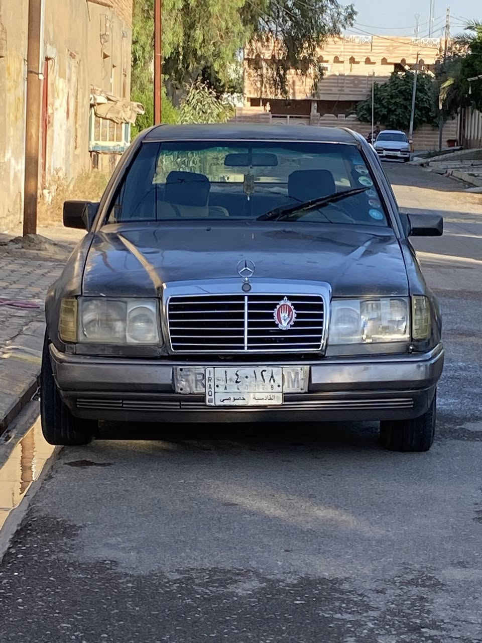 مارسدس دب موديل 1991  سعرهه 37 
كير ومحرك بطه VVT  2500 اب شرط لا صرف لا بخار كهربائيات كله شغاله سنتر لوك تبريد  ثلج ❄️ 🧊  ويه السويج سنويتهه لل 2028 شرط التحويل مشروع وطني وين ما اتريد احولك سياره جاهزه وجديده بدون ضربه بدون خياس مكانهه ديالى ناحيه السعديه الجبل اي استفسار اخر اتصل عله الرقم ***********
