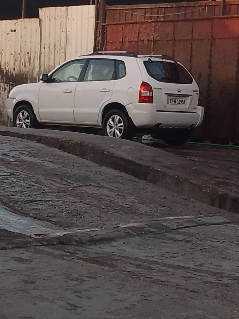 السلام عليكم البيع هونداي توكسون مديل 9 سته سلندر مكفوله من الصبق والضربه سيارة حلوه ونضيفه فور ويل تخم تاير جديد  مكاني البصرة شط العرب السعر 125 وبيها مجال التواصل على الرقم *********** شط العرب, البصرة
