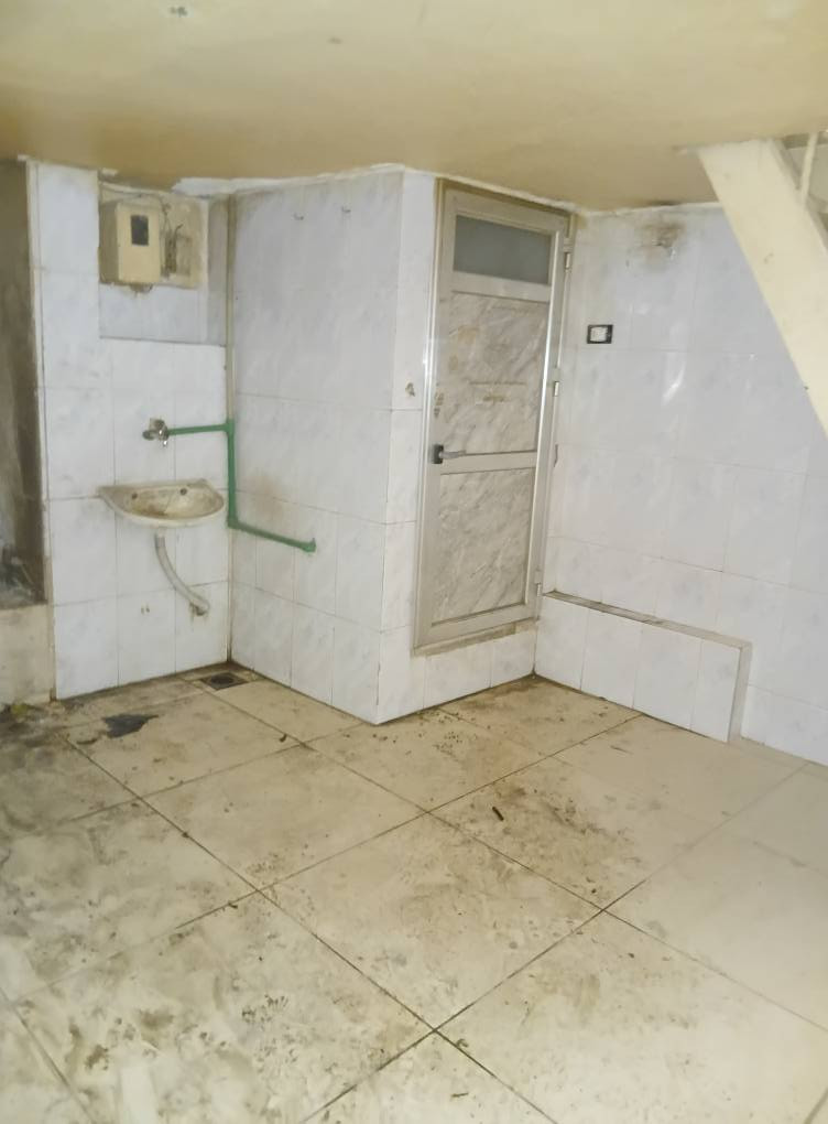 للبيع محل حلب بستان الزهره خلف كازيه الباش شارع مدرسه خديجه الكبرى شارع العبي طول 9 امتار عرض 3 امتار مع سقيفه ارتفاع مترين عرض 3 امتار طول 7 امتار اكساء المحل جيد جبصين بالسقف منتفعات سيراميك ارض جرانيت محل طابو اخضر يصلح لكافه المهن للتواصل على الرقم0946676199


**إذا كنت صاحب هذا الإعلان وتريد حذفه لأي سبب، رجاءا أرسل رسالة إلى الدعم الفني**