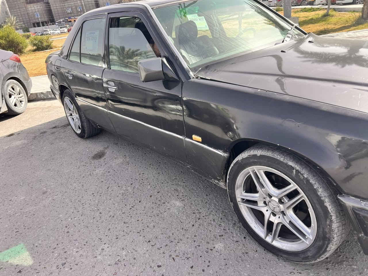 السلام عليكم 
مارسدس دب 1987 سنويه 2027 قواعد بلاديه مداور ثاني يوم مكينه وكير مكفولات مكينه راس الثور 2.5 كهربائية كلشي شغال تخم تاير جديد حداديه زينه السعر 44 بيها مجال ***********مكاني دوانيه قضاء غماس
