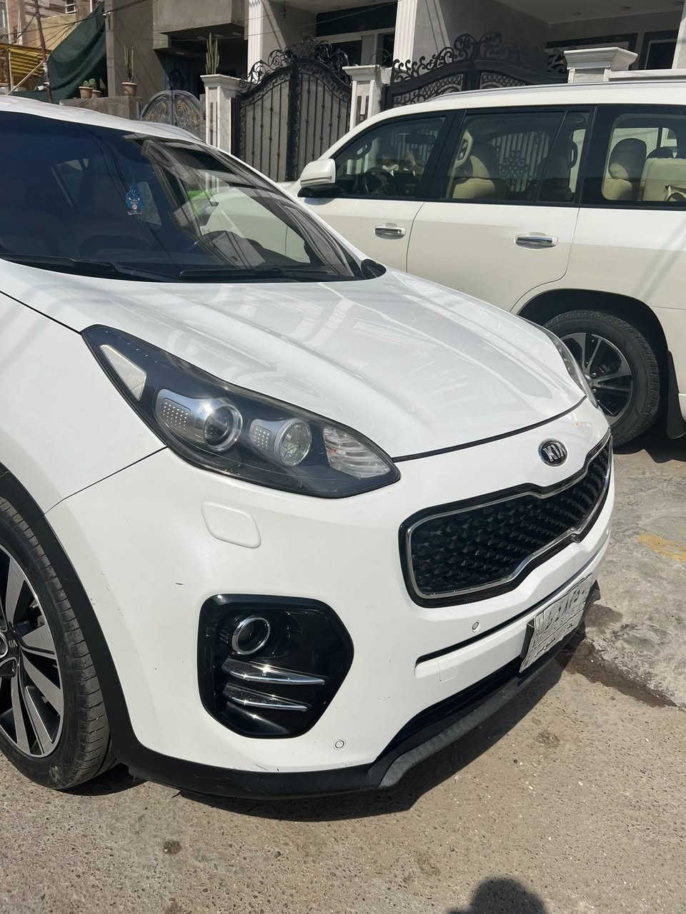 السلام عليكم 
كيا سبورتاج 
موديل 2018خليجي
لا تبديل ولا صبخ 
يوجد خدوش
محرك 2000
العنوان بغداد الشعب 
السعر 185
الرقم ***********
او واتساب
