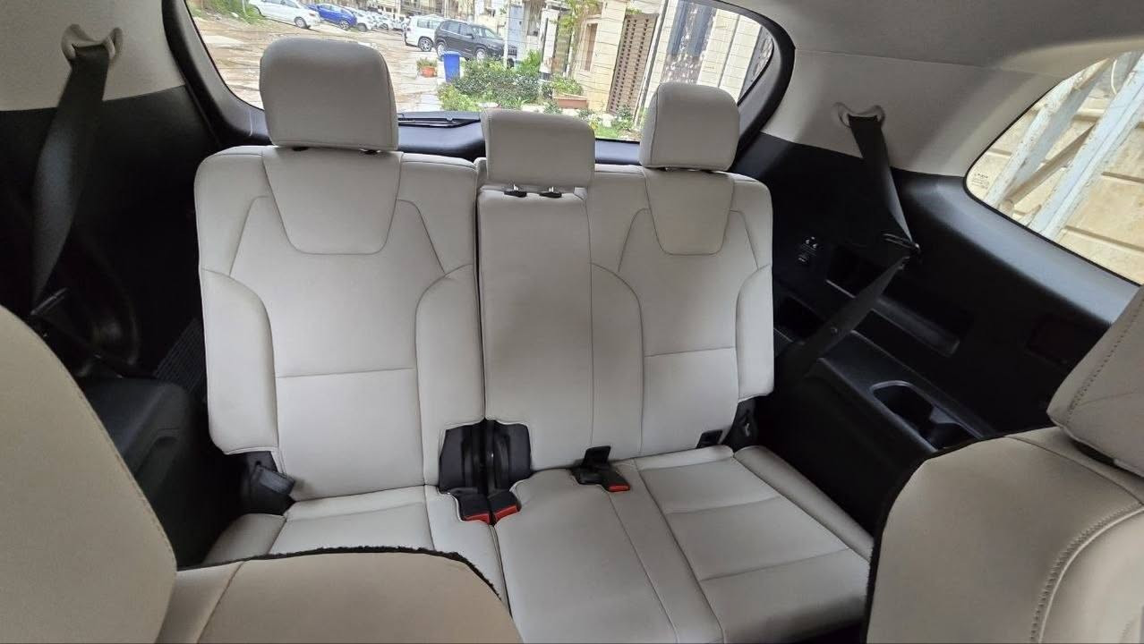 KIA Tolride.   (كيا تولرايد) 
2023 
عداد:  59.000 (KM) 
وارد امريكي 
محرك: 6 سلندر              3600    

مواصفات:  
كامره خلفيه
 حساسات اماميه وخلفيه 
وضعيات قياده ( SPORT. ECO. SNOW. SMART. Normal) 
تحديد مسار 
توقف ذاتي 
AUTO HOLD 
شاشه متصله  
تشغيل عن بعد 
مقاعد خلفيه منفصله (VIP) 
AWD (دفع رباعي مستمر) 
ضرر:
كما موضح في السونار 

السعر:  285 وبي مجال بسيط 
مكان السياره: بغداد الرصافه 
للتصال: ***********
