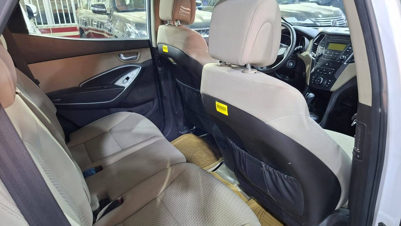 سنتافي خليجي مديل 2013
محرك ٢٤٠٠ دوش 
٧ راكب  
ماشيه ٥٩ كم حقيقي 
رقم واسط تحويل مباشر 
سياره جديده بمعنى الكلمه مشيه حقيقي 
سونار داخل المنشور  
مكاني واسط مركز مدينه
السعر ١٥٨ وبيه مجال 
اتصال أو واتساب ***********
