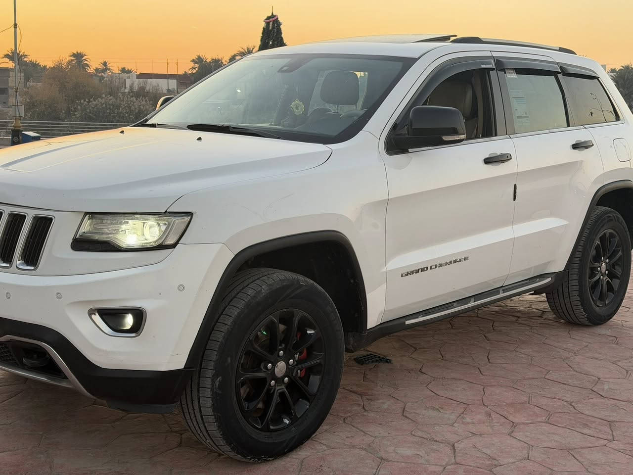 جيب 14 خليجي  فول موصفات بنراما جكات. حداديه جديده والسونار مرفق مع المنشور. السعر ب230 وبيهه مجال. الاستفسار على هذا الرقم ***********
