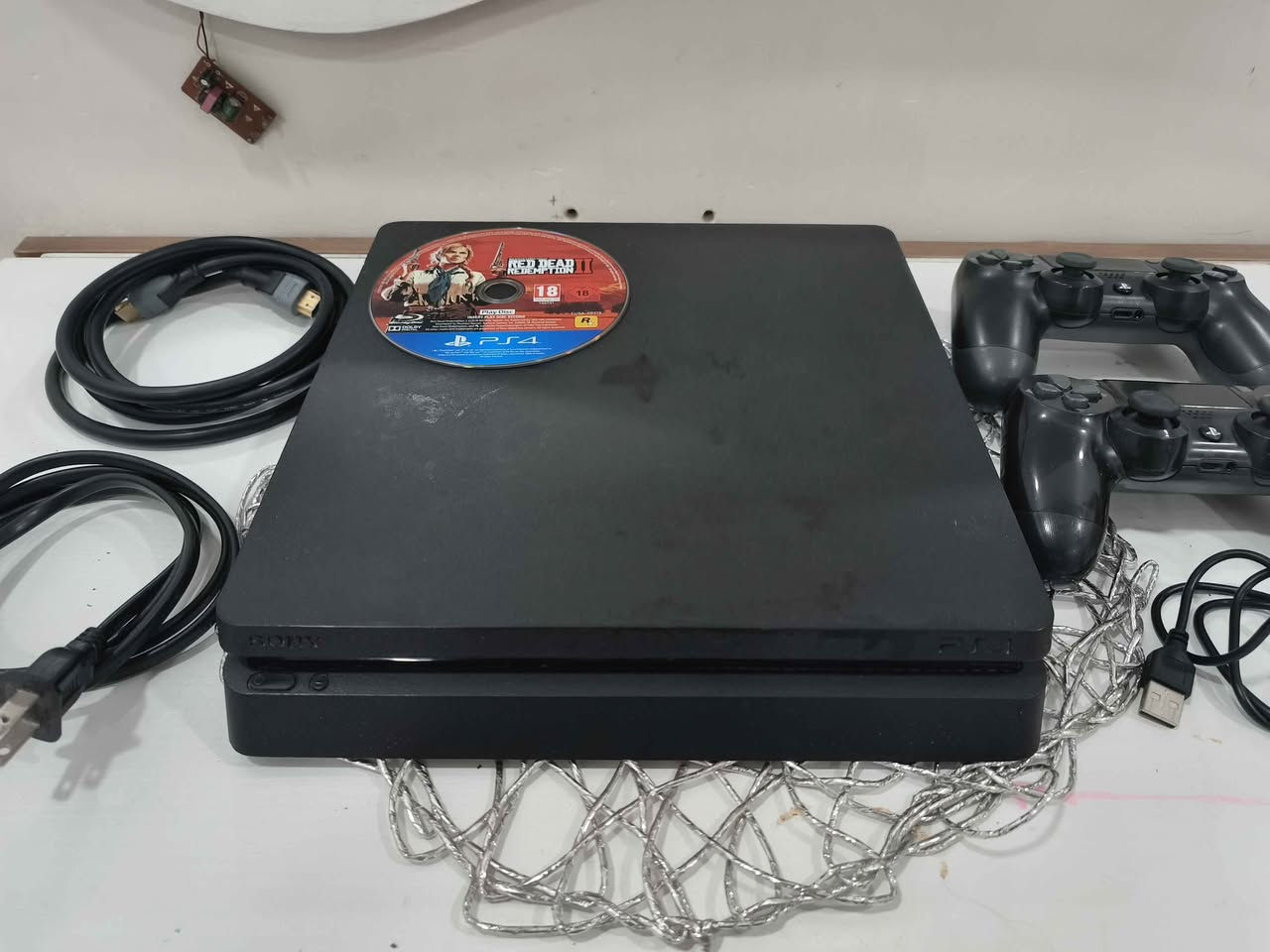 سلام عليكم بلي ٤ ذاكرة ٥١٢ كيكا مكفول من العطل والفتح لك ستيكر نضيف كلش الملحقات كيبلاتة جوستك عدد ٢ اصلي وتجاري لعبة ريد ديد ٢ اون لاين الجهاز مكانة الشعب السعر ٢٢٥ وبي مجال *********** بغداد, العراق
