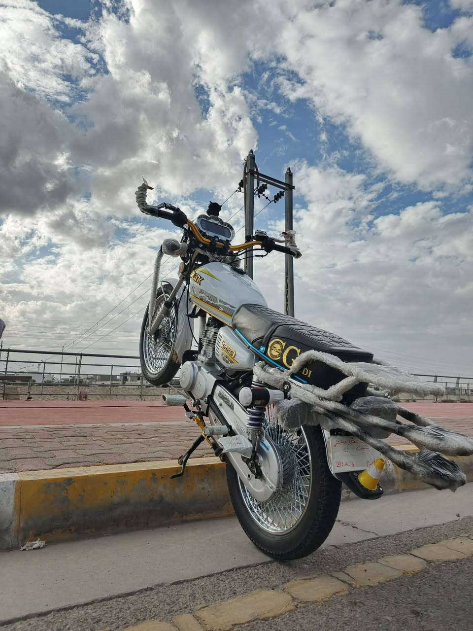 السلام عليكم شباب دراجة تايكر 24 فول ترتيب كاملة ما بيهة نقص شاشة عرض فيديو سكان رياضي عقل فصلة رياضي فول كاملة دراجة اي نقص ما بيهة دهن كلة امزويل ابدل الهة نضيفة مرتبة اوراق منفيس السعر 900 وبيهة مجال جماعة 800 لا تراسل والمو شراي ليخابرني ابد ***********رقمي واتساب
