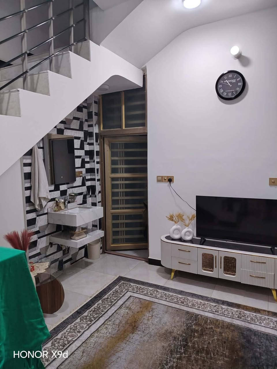 للبيع دار سكن حديث او مراوس      مساحة الدار 20×5🏪🏪 مطلوب اسكان 22
كونكريت مسلح طابو صرف مطلوب صندوق السكان22 مليون تسديد قصد شهري 145 الف 💸💸
الارضيه بورسلاين 🏯🏯
يتكون من ستقبال 🏪🏪
مطبخ 🧑‍🌾🧑‍🌾
صاله كبيره🛋️🛋️
مجموعات صحيات داخليه وخارجيه🛁
منور عدد ثنين 🏤🏤
غرفه كبيره  🛌
ابيع مع اثاث او بدون اثاث هم يرهم🛋️
عنوان  البيت حي الزيتون خلف العمارات شارع 30🗺️🗺️
الاستفسار خاص ومراجعه المكتب بلجلبيه 🗾🗾
‏‪***********‬‏📲
