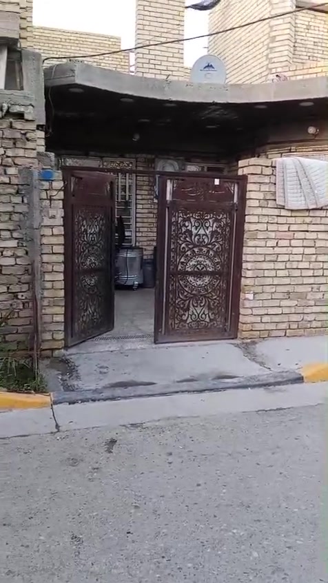 سلام عليكم بيت مساحه 150متر عنون سبع قصور مقابل زنود الست الحمداني الي يحب يتواصل الرقم ***********9 متواجد وتساب
