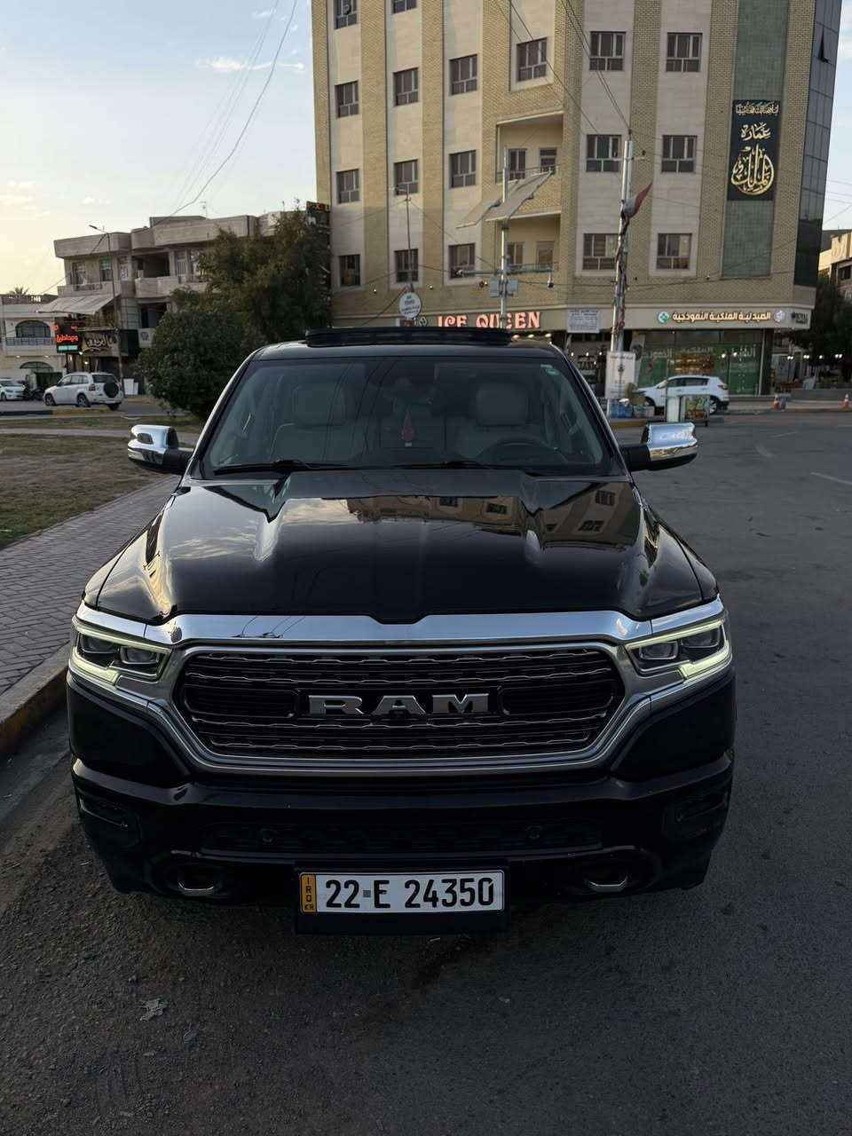 دوج رام 2022 لمتدد اعلى فئه ( خـليـجـي )
موجوده خليجي  وكالة هارلم رقم اربيل
 بأسمي مكفولة   لمتدد فول مواصفات 

دوج رام 1500   لمتد 
الموديل 2022 . (خليجي) . 
العداد :  80 الف 
المحرك : V8 5.7L .ايتورك اقتصادي
بصمات 
المواصفات :
قبق صندوك كهربائي
* دفع رباعي 4x4. فور ويل
* رادار تفاعلي مع مانع تصادم. 
* نقطة عمياء. 
* تحذير الخروج عن المسار.
* 5 كاميرات (360) درجة. 
* لوحة القیادة دیجیتال.
* استطفاف ذكي (اوتوپارك).
* دوسات جانبية كهربائية.
* المصابيح الأمامية زنون.
* كشافات الضباب زنون. 
* المصابيح الأمامية والمصابيح الخلفية LED. 
* دخول ذكي (بصمة). 
* تشغيل عن بعد.
* مقاعد من الجلد الفاخر. 
* المقاعد كهربائية مع ميموري.
* المقاعد الأمامية تبريد وتدفئة. 
* المقاعد الخلفية تبريد وتدفئة. 
*الستيرن تدفئه 
* شاشة كبيرة 12 أنچ.
* نظام ملاحة نفكيشن GPS.
* حساسات امامية وخلفية.
* سقف بانوراما.
* مانع تصادم خلفي. 
* مكيف خلفي.
*محدد سرعة.
* ويل كروم قياس 22 انج.
* مرايا كهربائية جانبية من الكروم قابلة للطي كهربائيا.
* شاحن موبايل لاسلكي (واير ليس).
* الشباك الخلفي كهربائي. 
* المرايا الجانبية تدفئة. 
* باب الصندوق كهربائي.
* غطاء الصندوق كهرباىي   
* امكانية تعديل ارتفاع دواسات البنزين والبريك.
* هاند بريك كهربائي.
* جوبلسات جگات تصعد وتنزل 
* حساسات امامية. 
* حساسات خلفية. 
* مرايا مع خاصية التعتيم الذاتي. 
* مساحات تخزين إضافية 
للاتصال         ( ***********

مكان السياره بغداد
