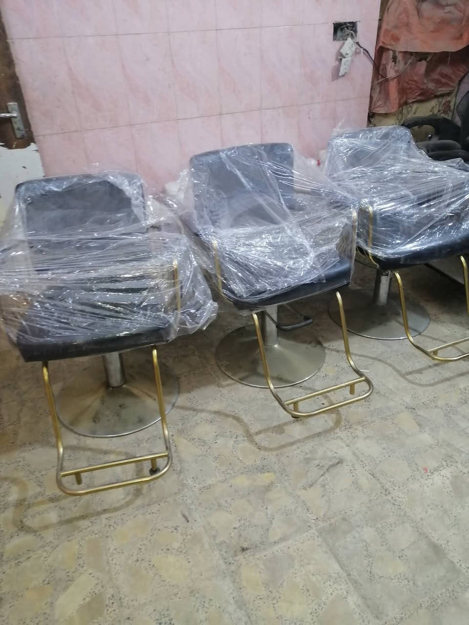 السلام عليكم غراض مستعمله للبيع نظافه ٩٩بالميه بغداد حي القاهره ***********
