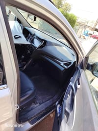 سنتافيا  ٢٠١٨ ( سبورت ) وارد كندي ليبل واحد    كلين دعامية أمامية فقط ...