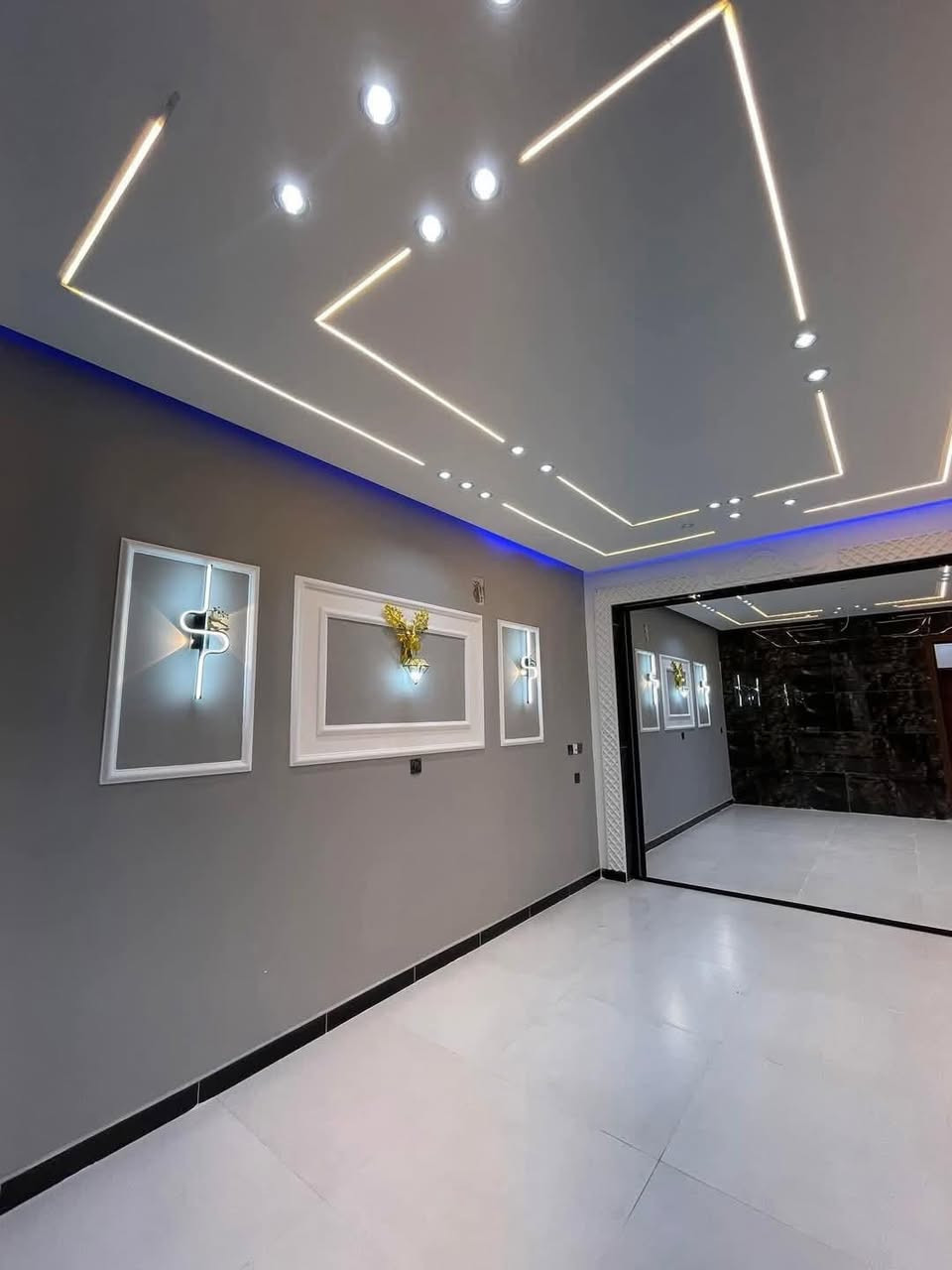 بسم الله ماشاءالله :
🔹بيت مساحة 100م-  واجهة 6،250 -نزال 16 

▪️فول مواصفات  

البيت يحتوى على( 4 غرف نوم مع 3 حمامات)

 *الطابق الاول يحتوي على استقبال ومطبخ وصالة 

 كبيرة وغرفة نوم مع حمام ملكي مع منور

*الطابق الثاني 2غرف نوم مع حمام

*الطابق الثالث غرفه وحمام اسويت بيتونه كبيره

المواصفات //

رفت 40مع بتلو 10 يعني صار 50 والصور كلها موجودة 

من بداية البناء اما السبتتنك تجي وتشوف بعينك ع 

شرط غرفة نوم مسويها

ارضية كلها 60×60وتطبيك الارضية فرش حصو مع 

بسيس بالاضافة الى مادة

المطبخ والحمامات والحولي كلها تطبيك الواح وليس سيراميك

بورد نظام كامرات وانترنت مخفي

ابواب تركي اصلي ضمان مع ابواب حمامات المنيوم

مغاسل تعليك مع غربية تعليك نوع توته

حمامات الواح مع خلاطات تركي اصلي

البيت جبسن بورد مع انارات بروفايل وانارة مخفية

بوكسات خارجية للغاز والماطور مع تانكيات عدد 2 الف لتر

🔹نوع العقار طابو زراعي سند٢٥

🔸 الدورة -البوعيثة -العدل الاول رابع فرع عن مثلث الذهبي

🔻البيت باسمي مباشر بدون دلاليه 

اتصال 

‭***********
