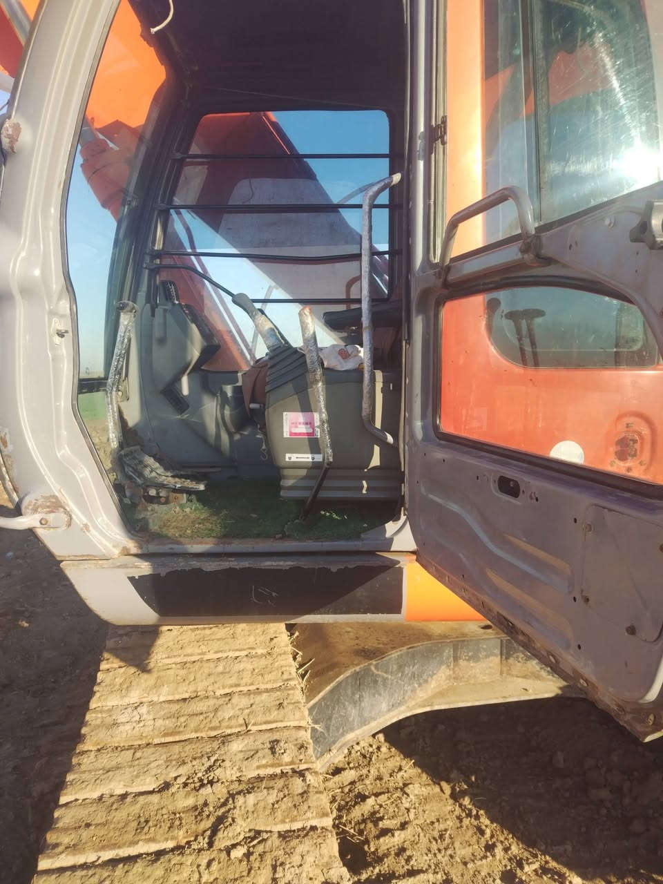 حفارة للبيع زت مكفولة كفالة عامة ***********. بيع مستعجل
