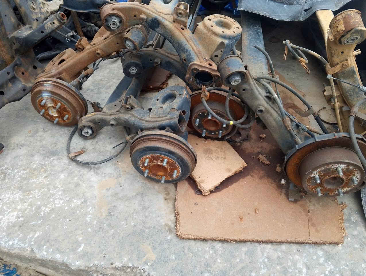 غراض سيراتو تفصيخ حاويه من موديل ٩ الى ١٣ والنترا من ٧الى ١١ يوجد توصيل جميع المحافظات 5000الف الاستفساررًالاتصال عل الرقم *********** الحجز واتساب أو خاص
