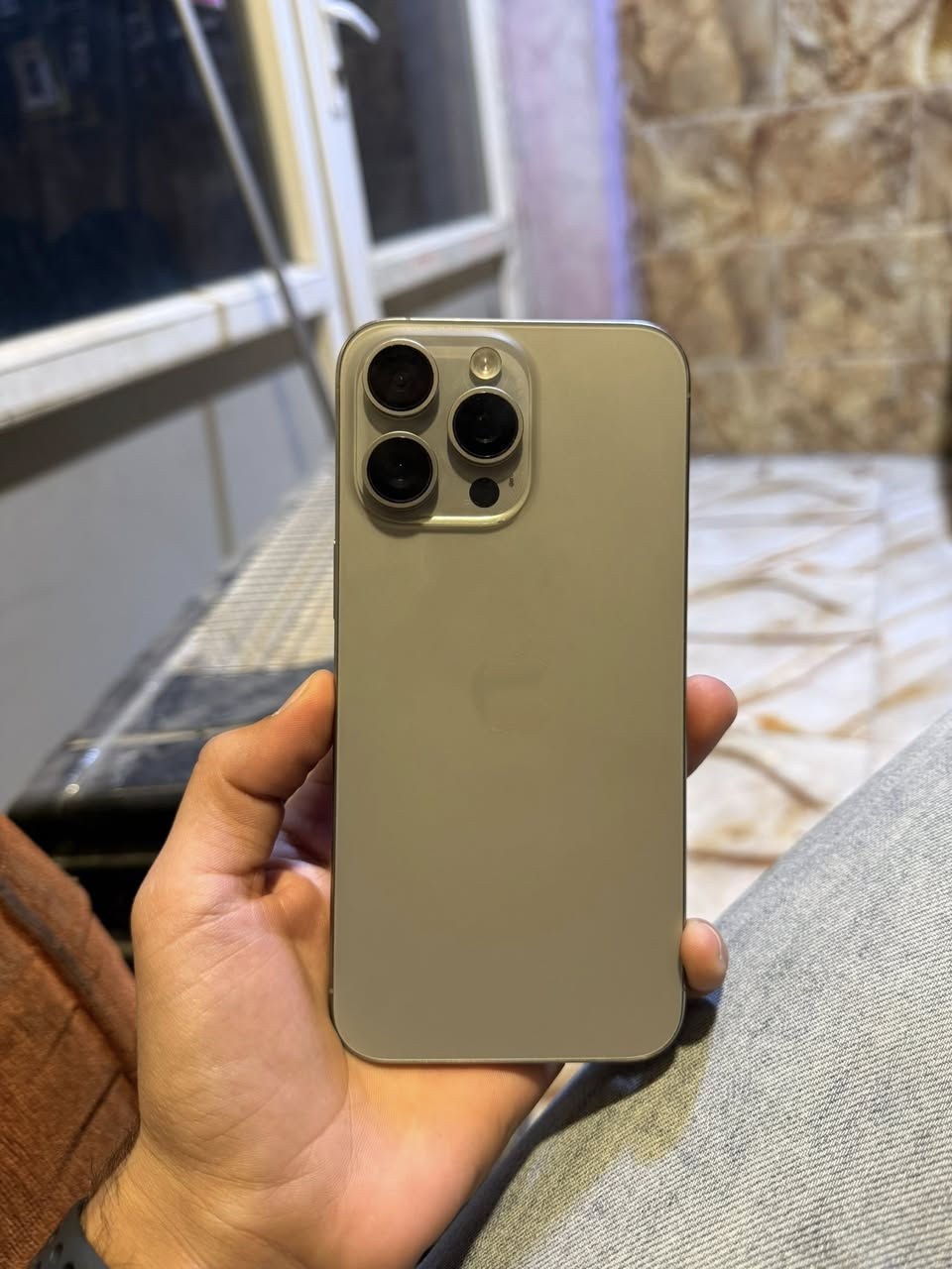 ١٥ برو ماكس ذاكرة ٢٥٦ 
بطارية ٨٦ 
مبدل شاشة 
كاميرا ممبدلة بس تقره قطعة غير معروفة 
 سعره ٦٠٠ 
جهازك كله شغال ومكفول 
***********
