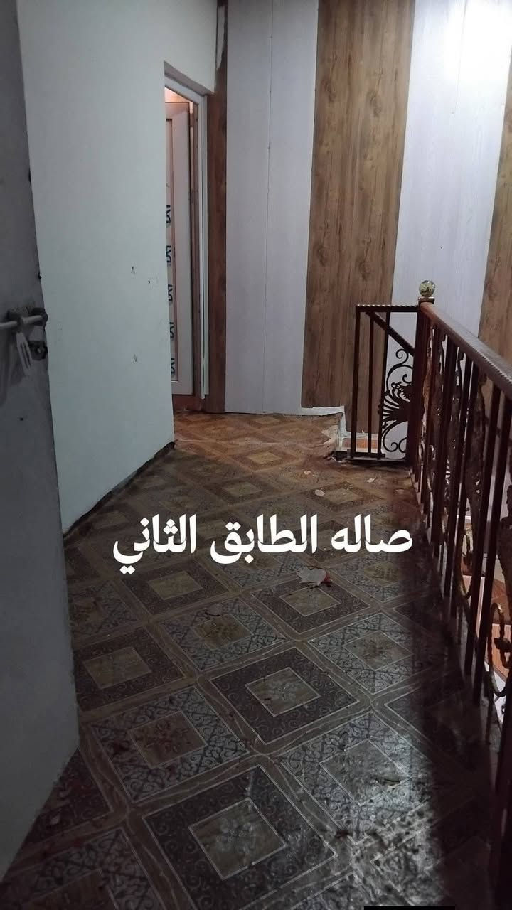 يالله على بركة الله بيت طابقين للبيع قطعة ومقاطعه ماشين بي معاملة تمليك عنوانه بلد شارع الإمام خلف حسينية بيت شيخ هادي مساحة 135م بيت حلو ومرتب كله سيراميك يحتوي البيت الطابق الأول غرفه منام صاله مطبخ استقبال مجموعة صحيات الطابق الثاني غرفه منام خدمات كامله ماء حلو كهرباء مجاري للاستفسار الاتصال *********** فقط والسعر مناسب
