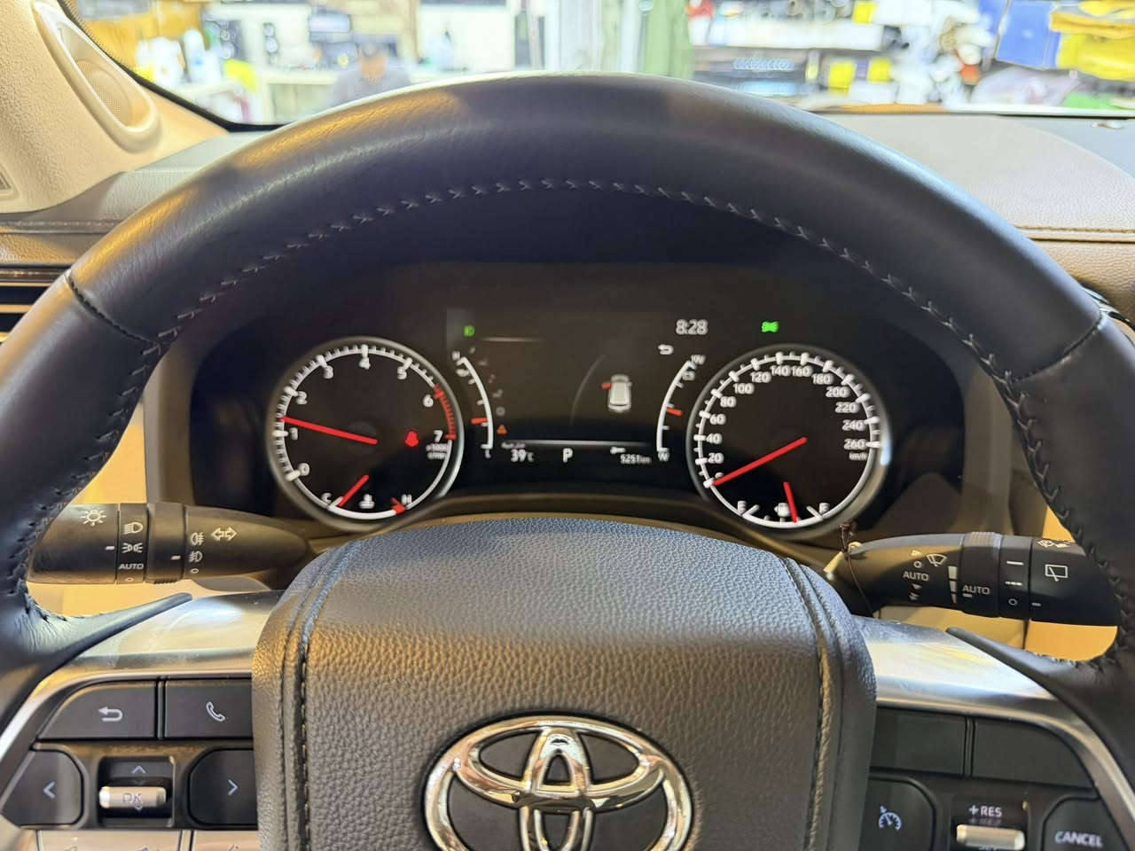 موديل ٢٣
ماشيه ٤
فول الفول
بعني  vx
يعني توين توربو

مكانه الرمادي 
تحويل وكف
***********
