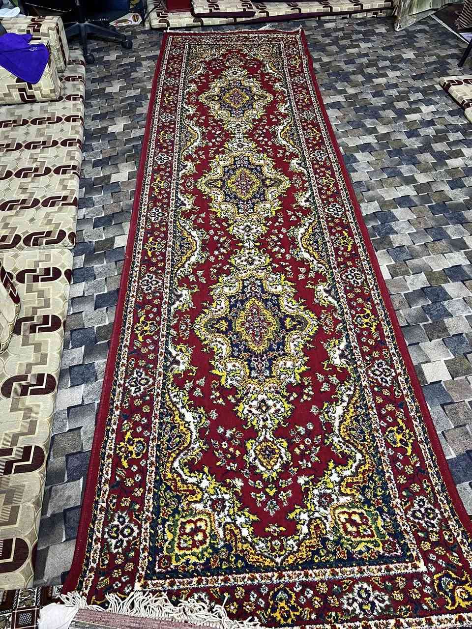 ديوان للبيع سعره 110، التفاصيل بالفيديو👇🏻
والفرشةب40. قياسها 3x4
والمدات الزوج ب30.  قياسها 1x4

المكان - حي اريدو قرب السوق
***********
