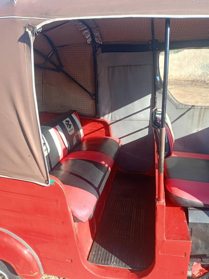 سلام عليكم تكتك للبيع 18بيه بكن ولباقي كله شغال رقم وسنويه بسمي لون احمر  سعر 4500وبيه مجال حك جيه الاستفسار ***********
