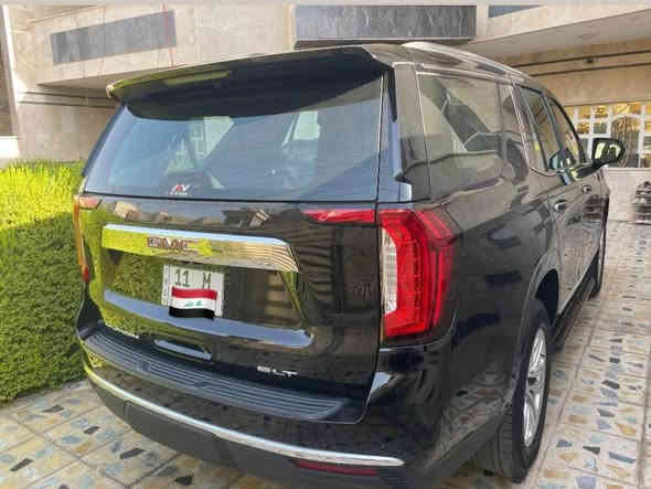 للبيع يوكن GMC SLT موديل 2024
الممشى: 27 ألف كم
الوارد: خليجي
الحالة: السيارة وكالة ومكفولة 

المواصفات:
 • محرك 8 سلندر 5.3
 • تشغيل بصمة وتشغيل عن بُعد
 • شاشة كبيرة تدعم Apple CarPlay وAndroid Auto
 • كشنات جلد مع تبريد وتدفئة
 • 
 • كنات كهربائية ويّا ذاكرة للسائق
 
 • 
 • دگمة فتح وغلق للچنطة (باب الصندوق) كهربائي
 • إنارة LED كاملة
 • 
 • تبريد/تدفئة منفصل أمامي وخلفي

الصيانة لسه بلوكاله لحد الشهر السادس ٢٠٢٦ بعدها بلضمان
المكان بغداد حي الخضراء 
السعر 54000$
للتواصل *********** بغداد
