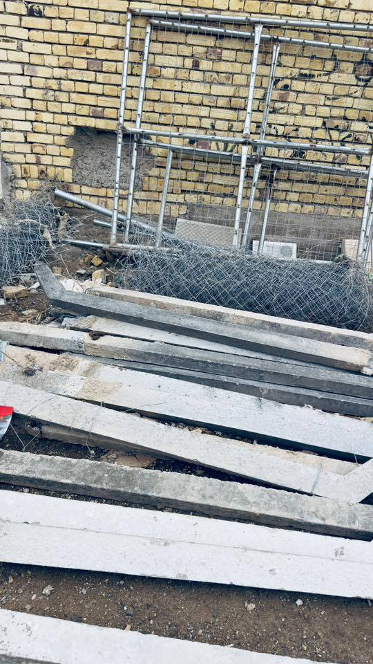 Prcللبيع نضيف صار شهر من تنصب يحتوي على بابين باب اربعه متر طلاكتين وباب متر طلاكة واحدة سمك السيم 2.7عرض   
الفتحة مال السيم 9س كامل ملاحقاتة من دنك كونكريت 
بسعر مناسب جدآ التواصل الاتصال على الرقم ***********
