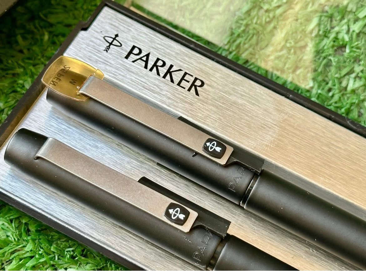 سيت اقلام  باركر ٢٥ ( PARKR) نوادر 
إنكليزي  الصنع  انتاج الثمانينات 
من الإصدارات المحدودة         
 لوك غير مستعمل 
مع العلبه الاصلية    
للاتصال ***********
