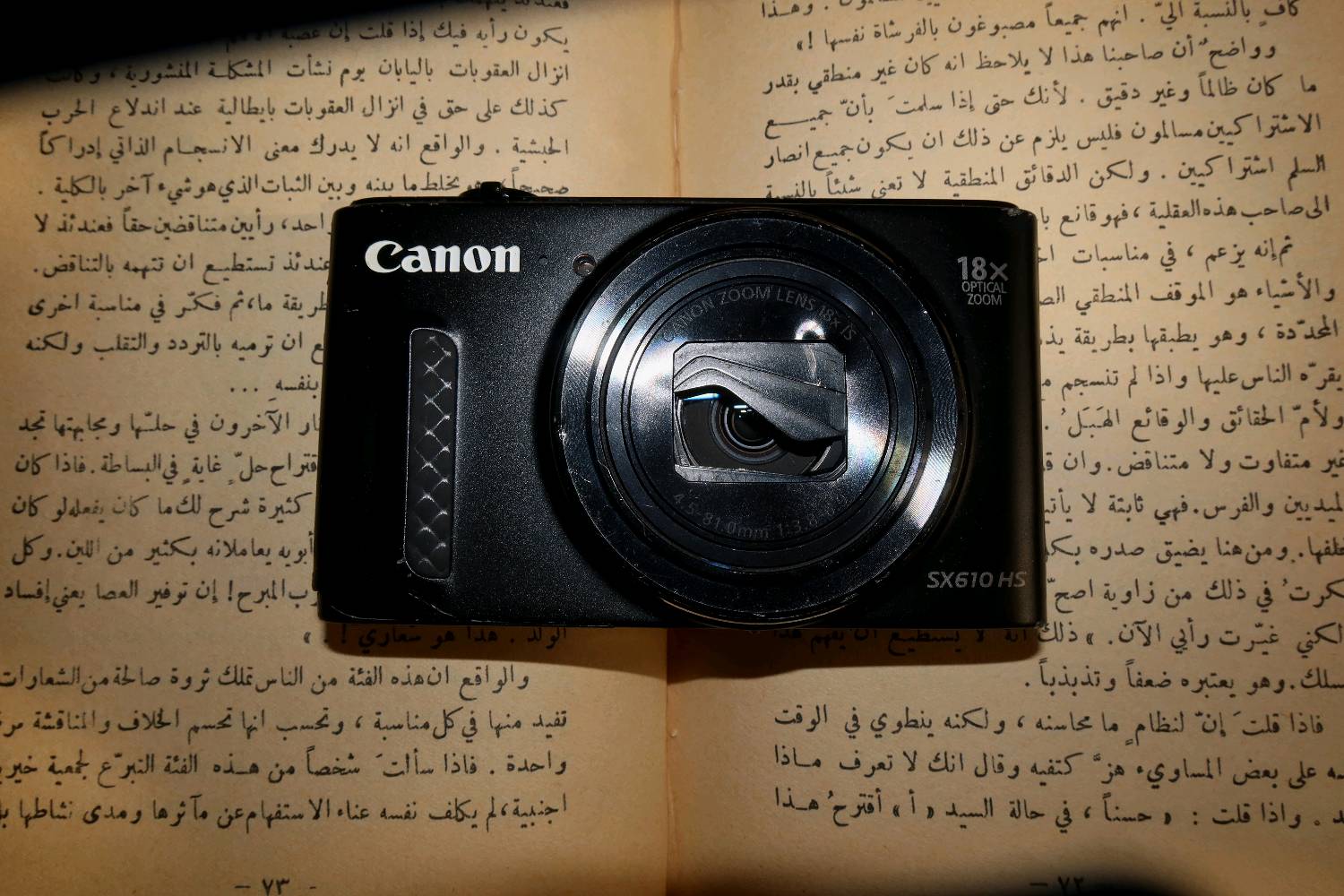 السلام عليكم كاميرا canon powershot sx610hs بيها مشكلة صغيرة فقط باب العدسة الجوة ما يشتغل موضح في الصور عدا هاذا كلشي بي شغال السعر 200‪ الف قفل