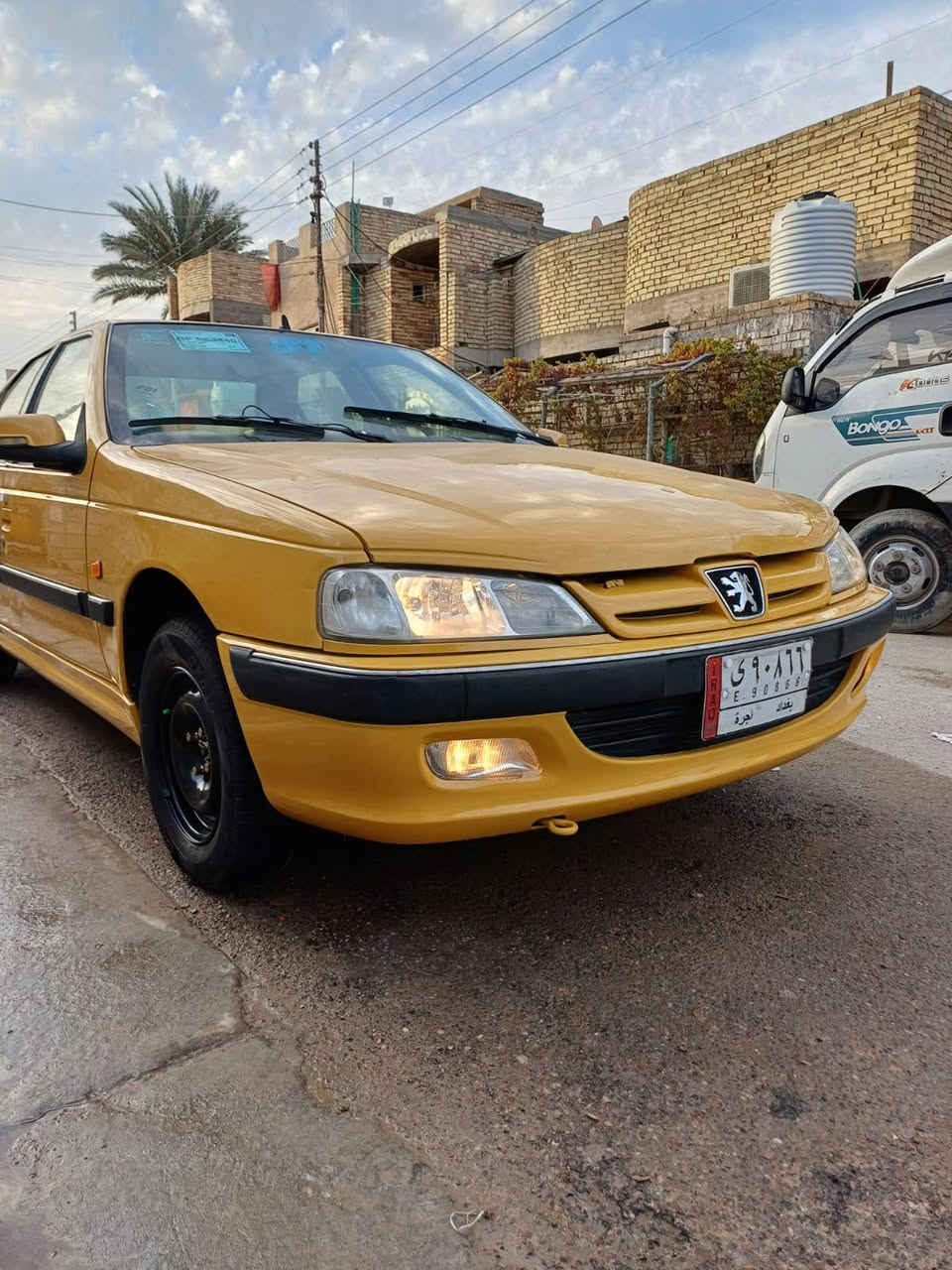 السلام عليكم 👋
بيجو بارص 2013 عفالة عامة 
لاضربة ولا صبغ ولا خياس 
السيارة جديدة ممتعوبة كلشي بيهة بلادي  على وضع الشركة 
مكينة وكير خير من الله تخم تاير جديد 
صدر خلفي امامي جديد 
تبريد تدفئة كلة جديد 
السيارة مابيهة نفص 
مصفرة هيئة وغرامات 
عارضهة 46 وبيها مجال قليل 
ممتواجد عل نت اتصل وبيك خير ودلل ***********
